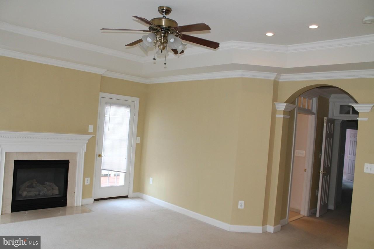 24907 Earlsford Dr - Photo 4 of 30