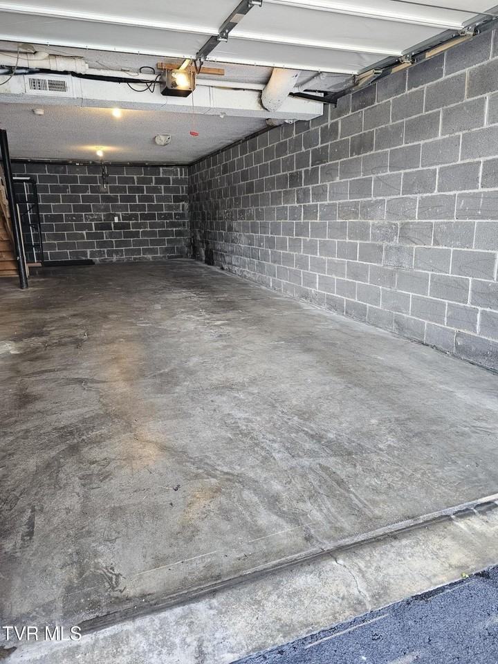 56 Tulip Grove Cir #1 - Photo 4 of 17