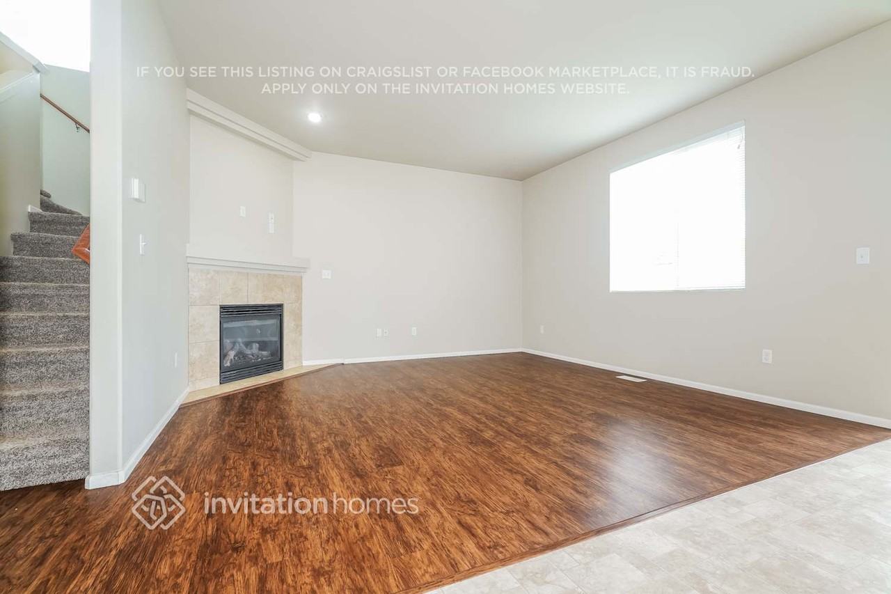 8109 207th St E - Photo 5 of 18