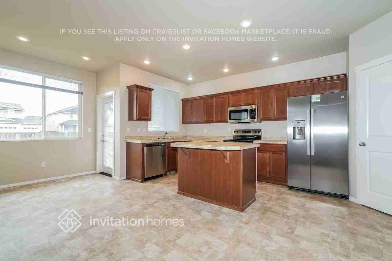 8109 207th St E - Photo 6 of 18