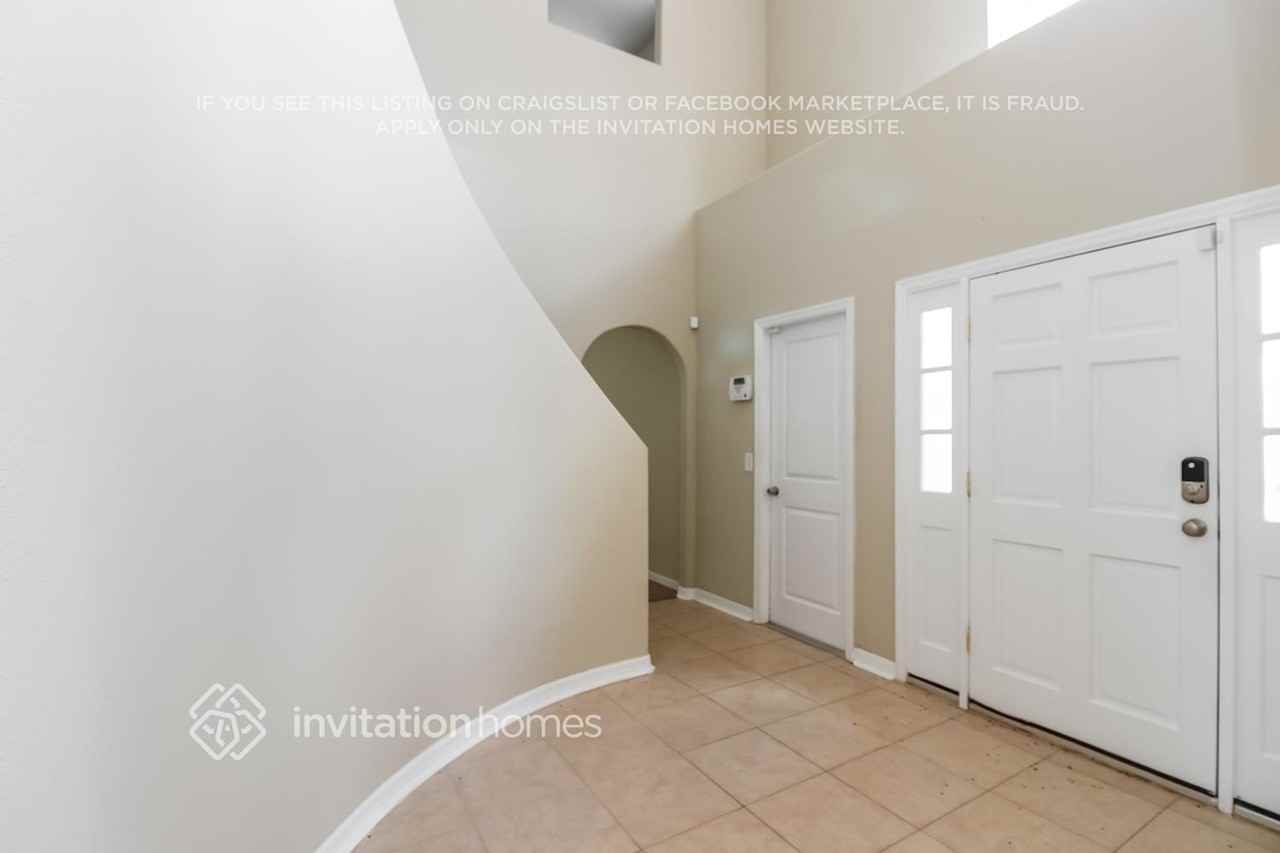 4502 Stable Dr - Photo 4 of 21