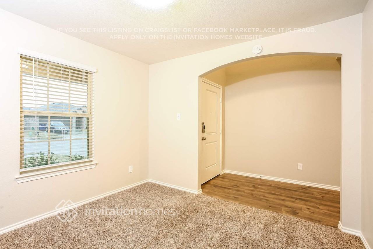 1804 Yale St - Photo 3 of 16