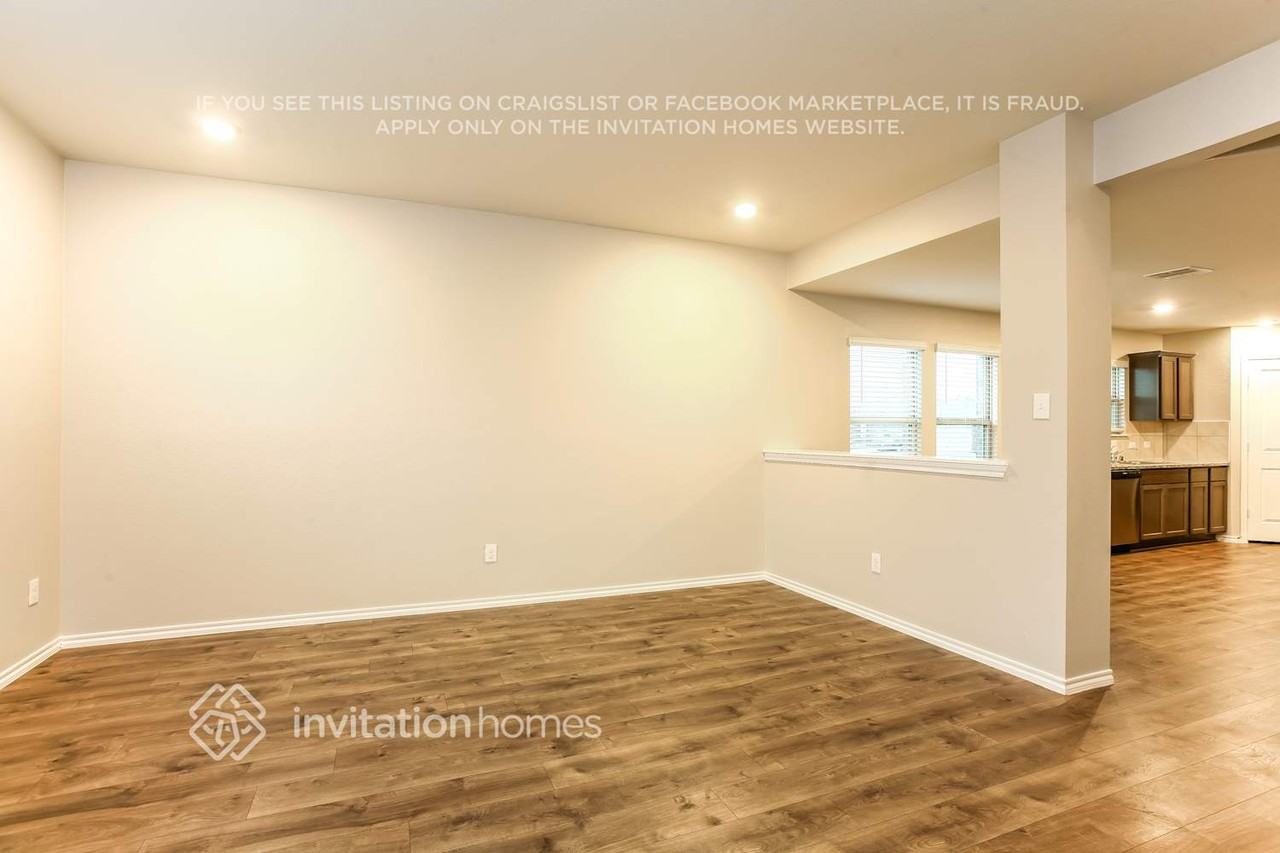 1804 Yale St - Photo 5 of 16