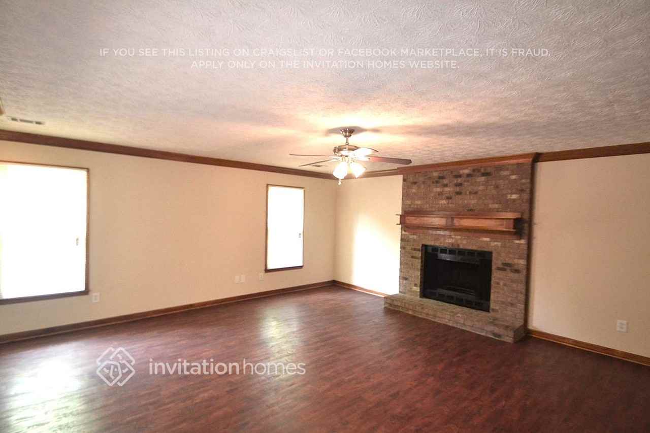 2870 Spring Ridge Cir - Photo 2 of 10
