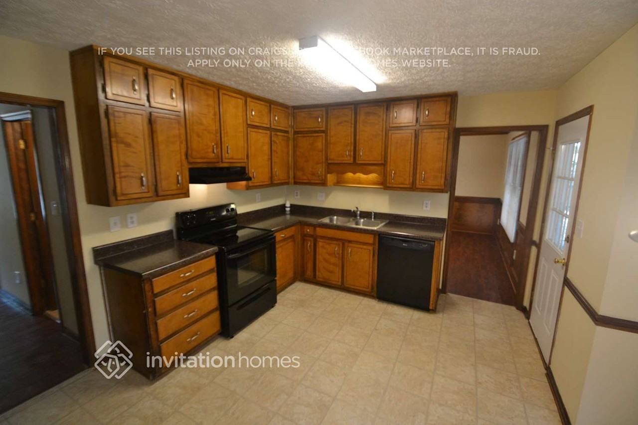 2870 Spring Ridge Cir - Photo 4 of 10