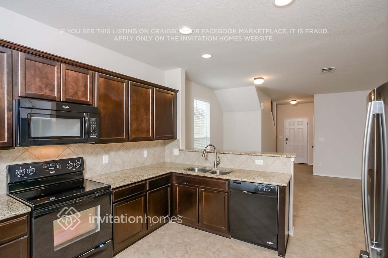 467 Walnut Crst - Photo 4 of 15