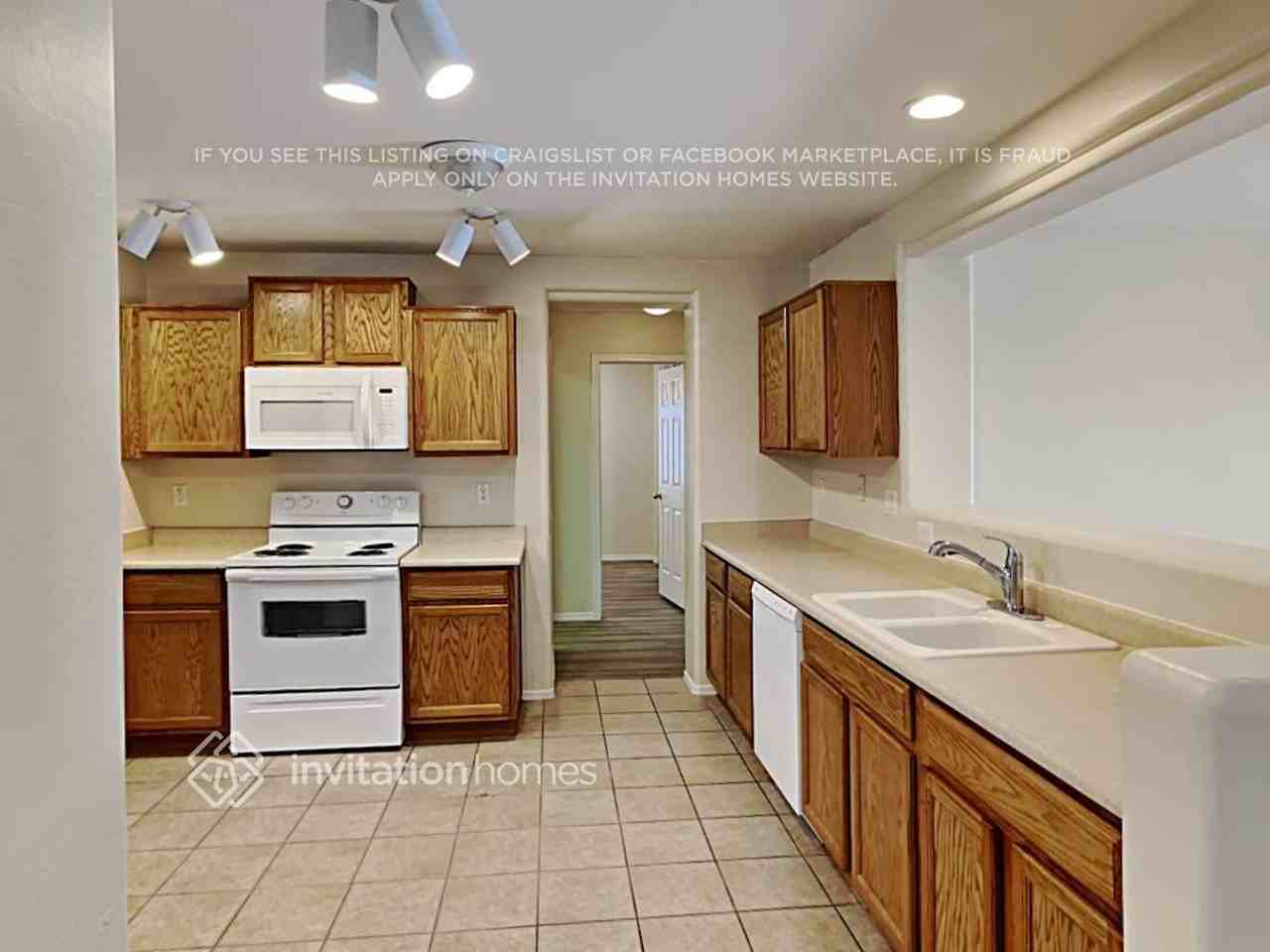 43893 W Cowpath Rd - Photo 7 of 17