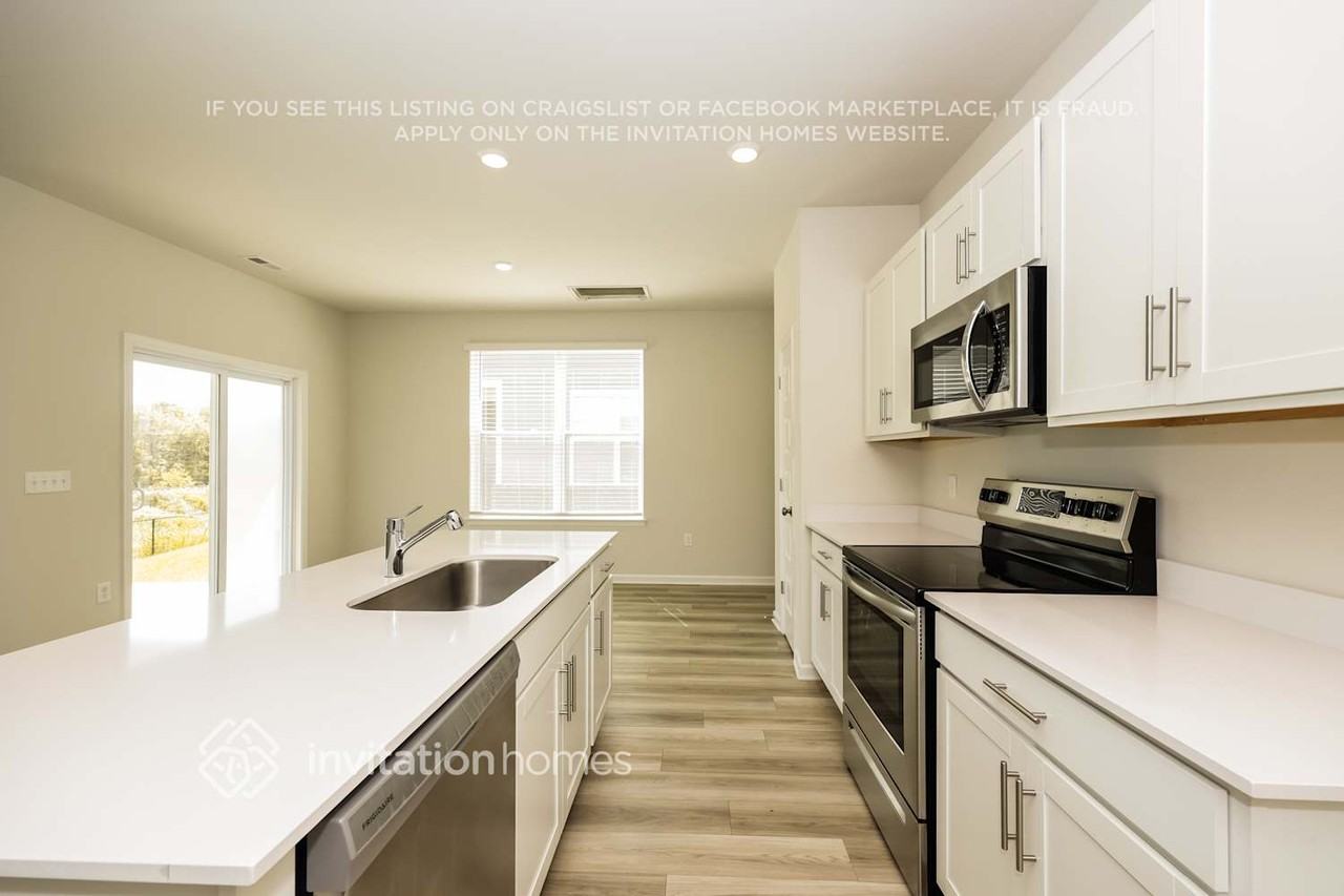 1011 Legacy Ct - Photo 6 of 20