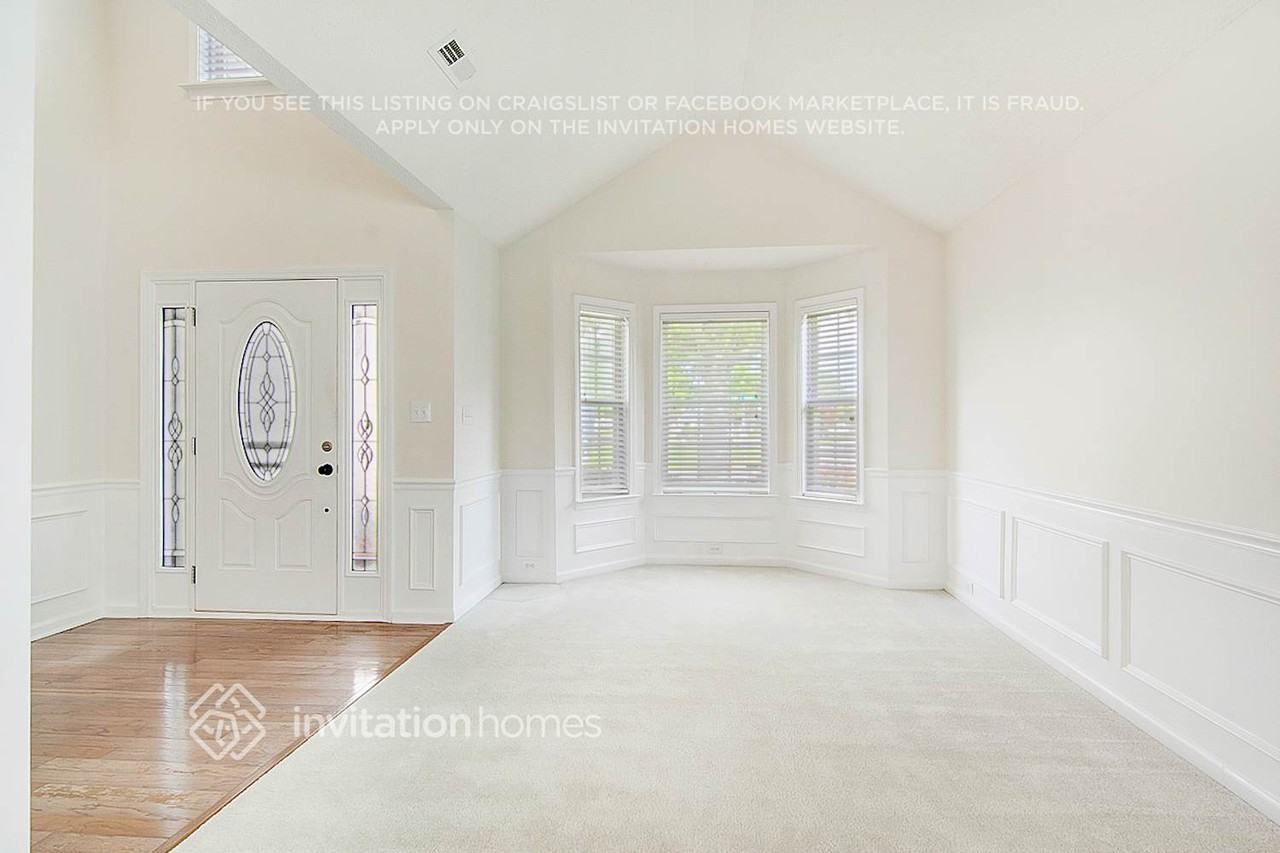 318 Winward Pointe Dr - Photo 3 of 30