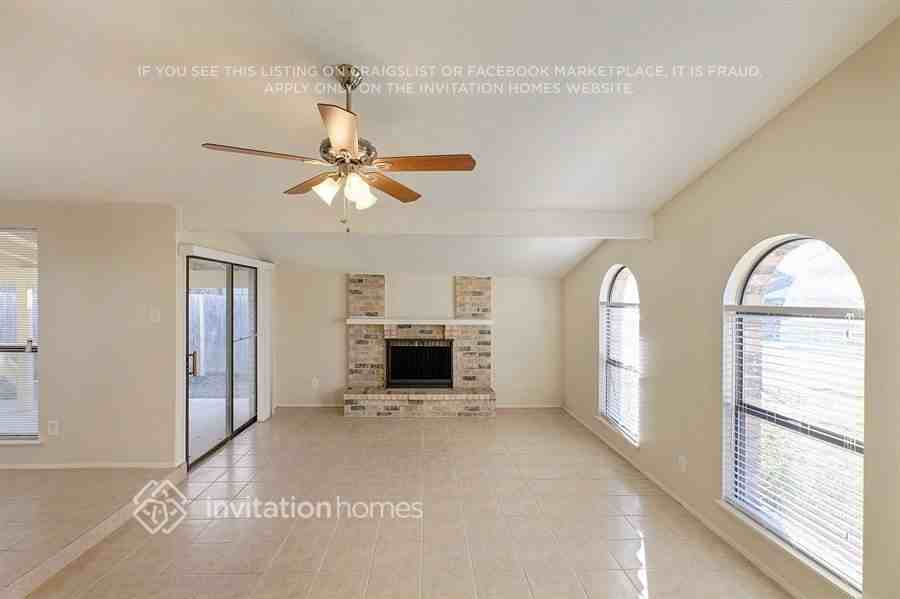 4121 Staghorn Cir S - Photo 3 of 17