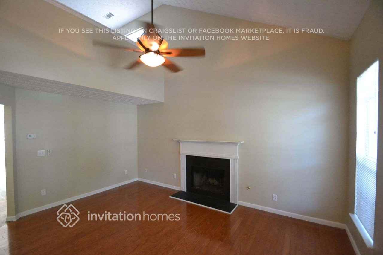 1456 Gates Cir Se - Photo 2 of 11