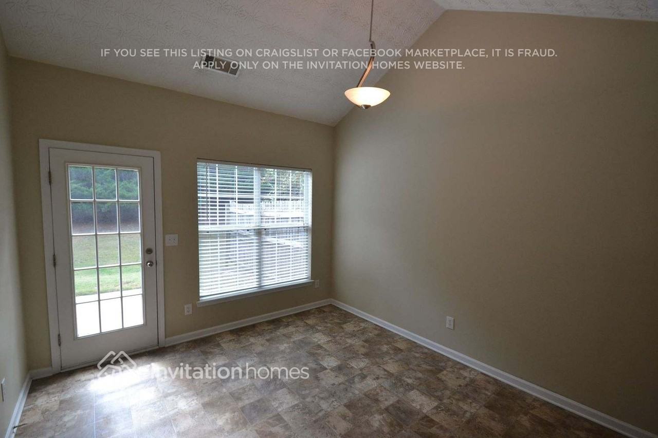 1456 Gates Cir Se - Photo 4 of 11