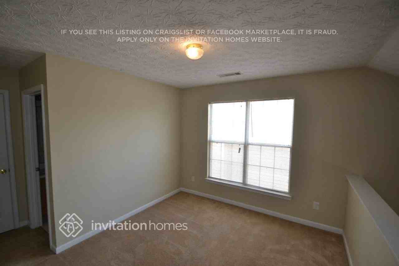 1456 Gates Cir Se - Photo 5 of 11