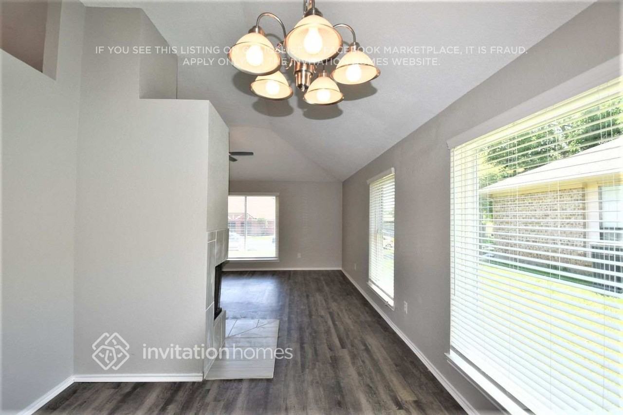 1517 Autumn Breeze Ln - Photo 5 of 29