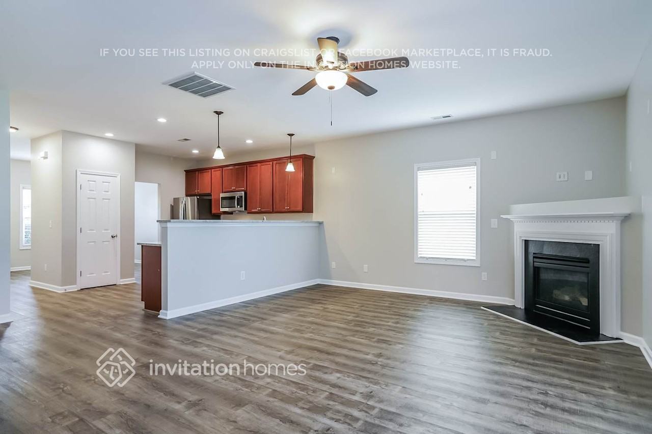 1309 Hosmer Ct - Photo 3 of 16
