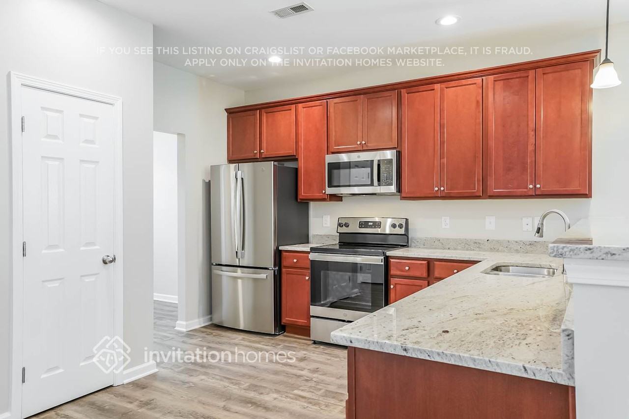 1309 Hosmer Ct - Photo 4 of 16
