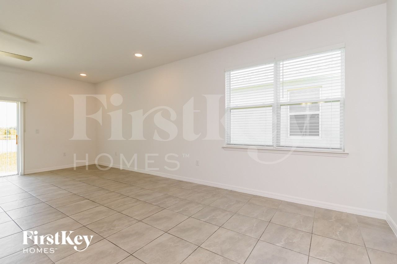 1630 Isleta Loop - Photo 2 of 16