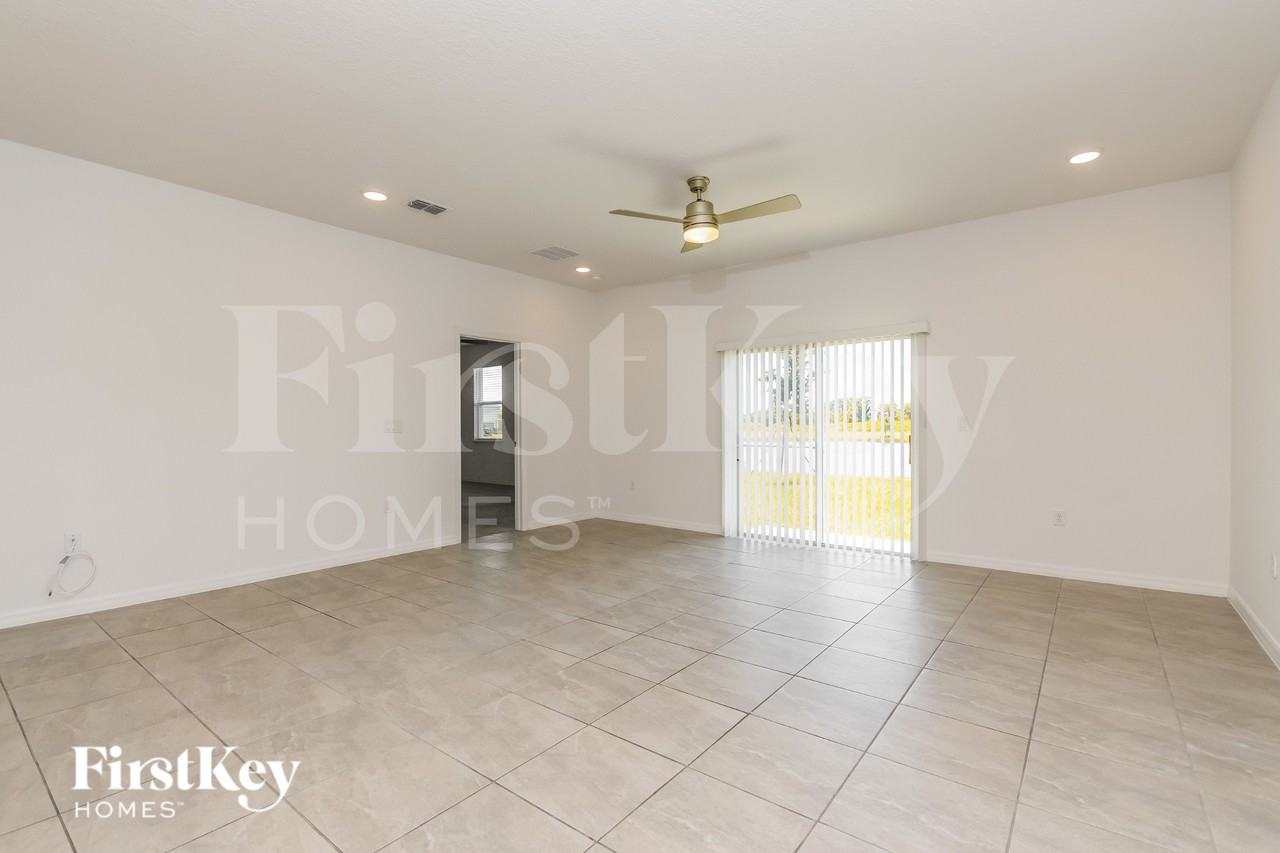 1630 Isleta Loop - Photo 3 of 16