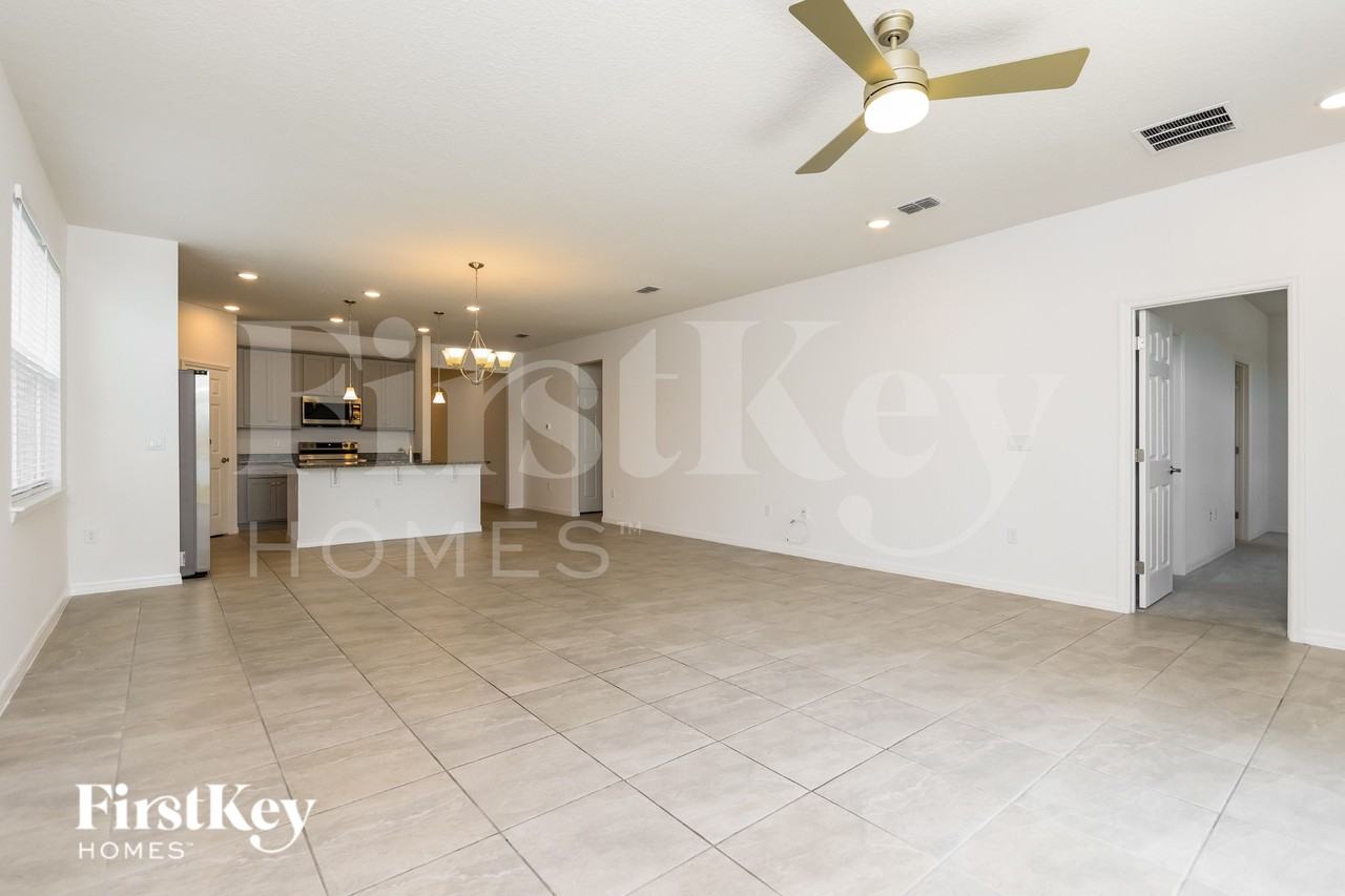 1630 Isleta Loop - Photo 4 of 16