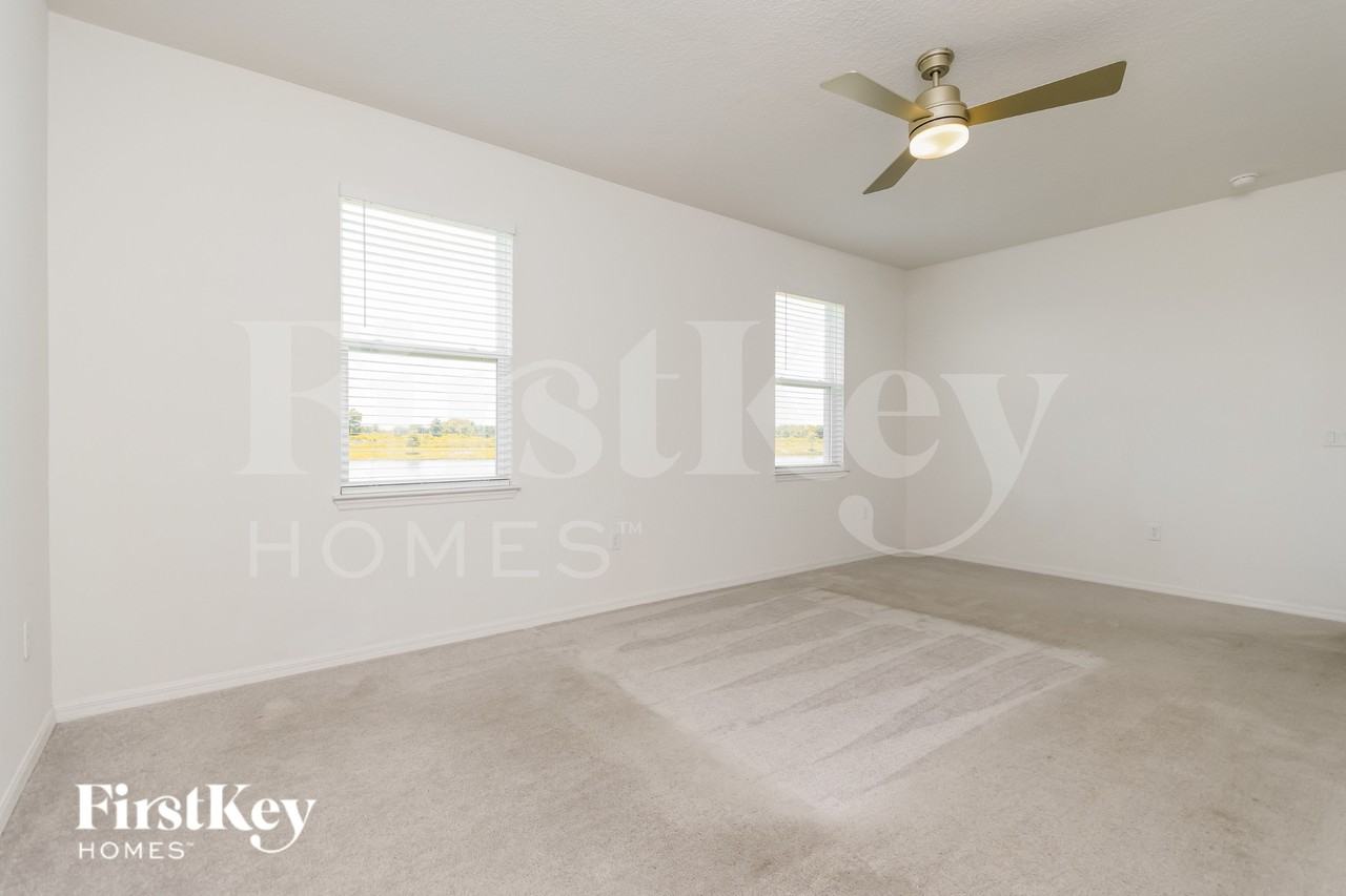 1630 Isleta Loop - Photo 7 of 16