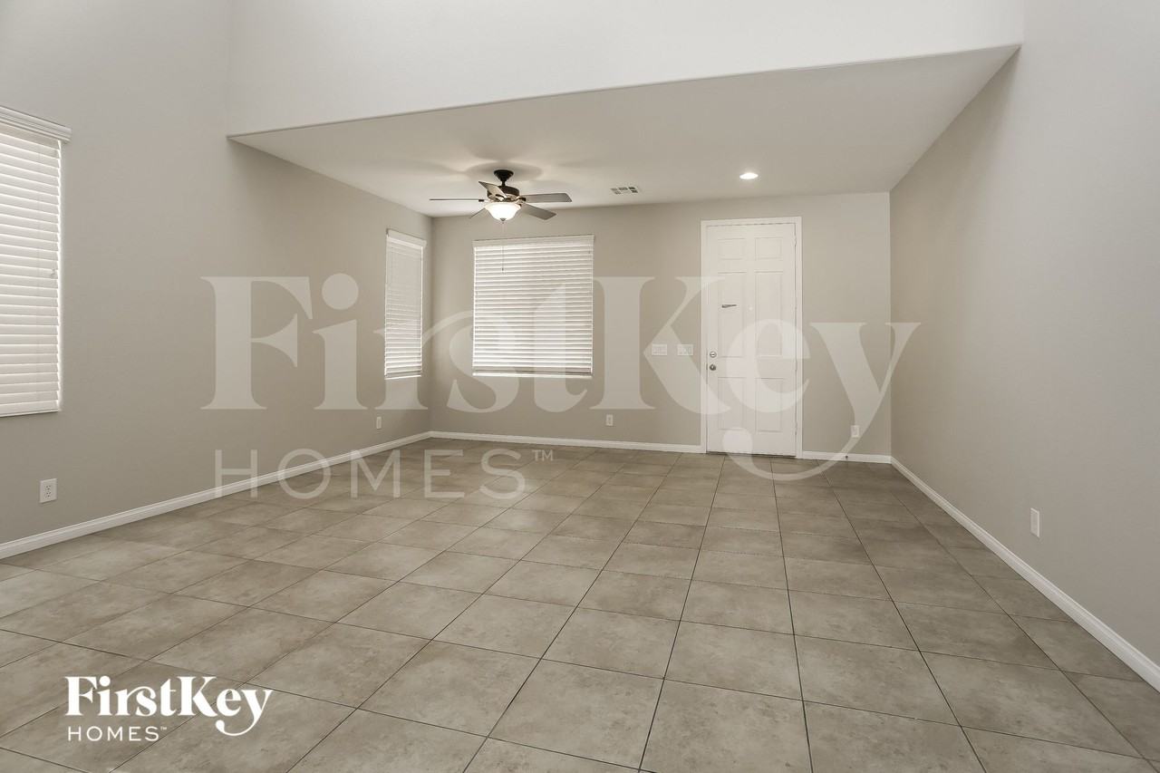 4032 Villa Serena Ln - Photo 3 of 15