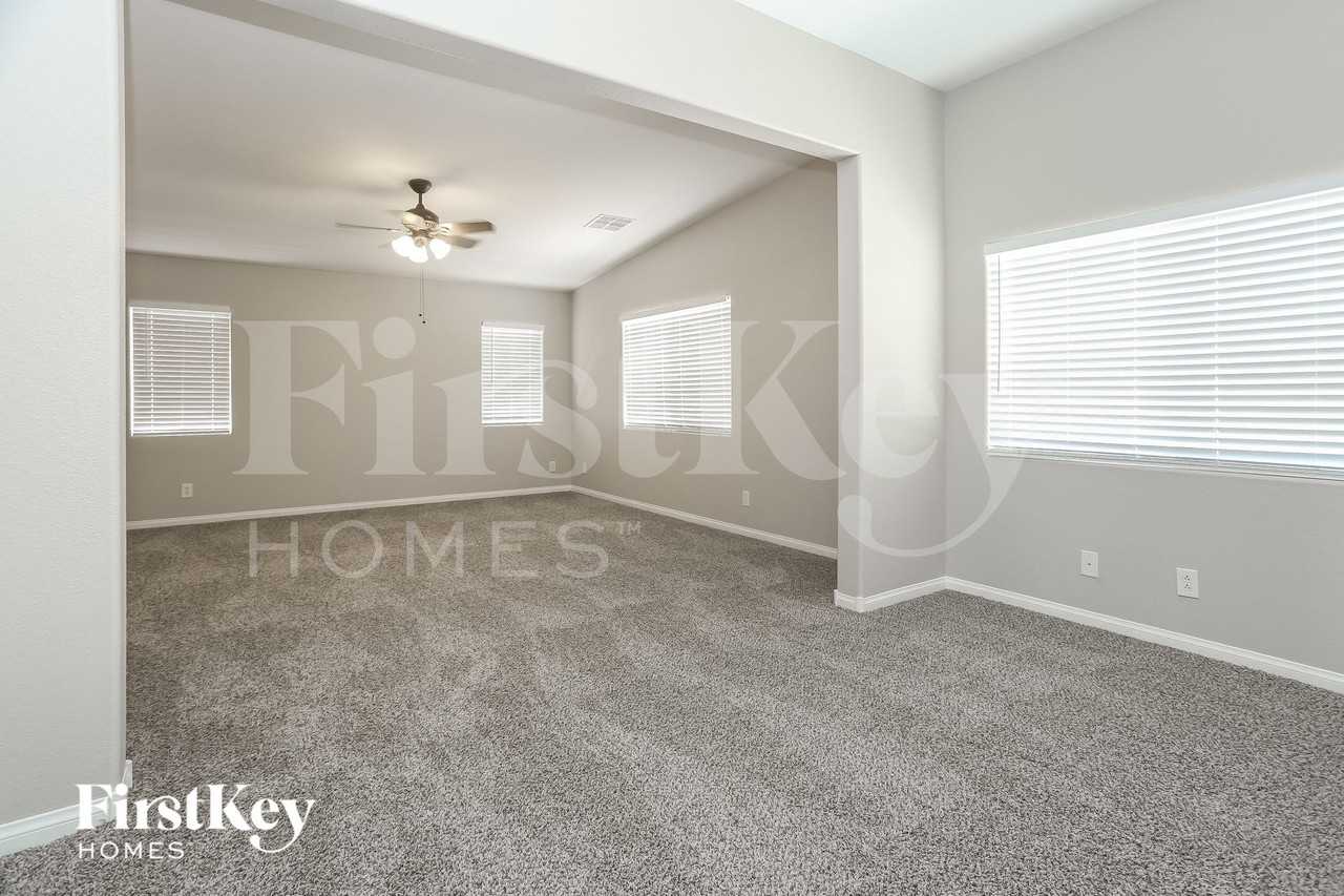 4032 Villa Serena Ln - Photo 6 of 15
