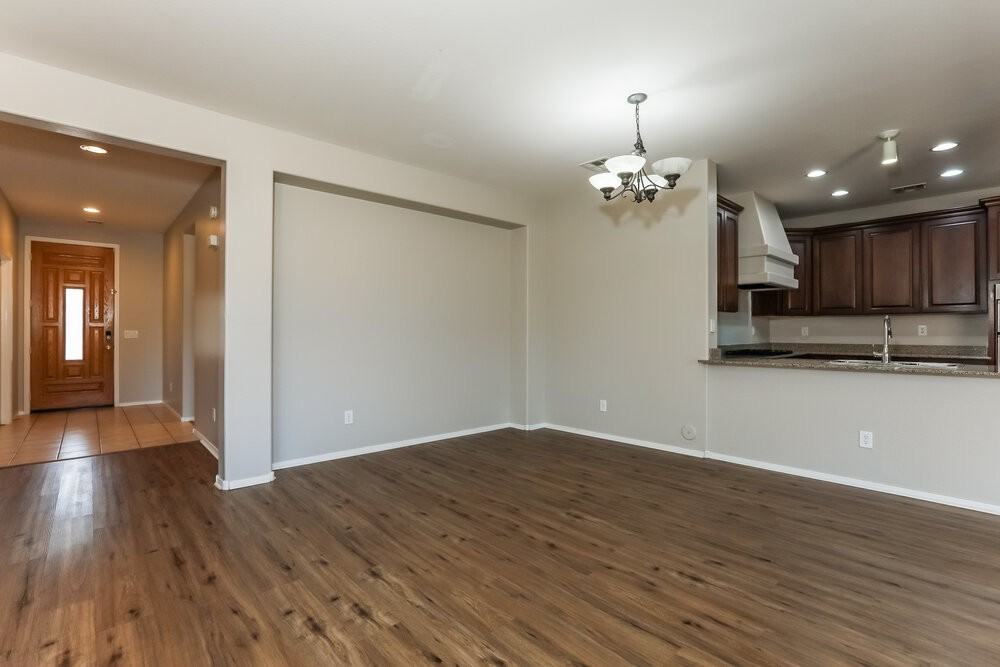 3258 E Ivanhoe St - Photo 5 of 16