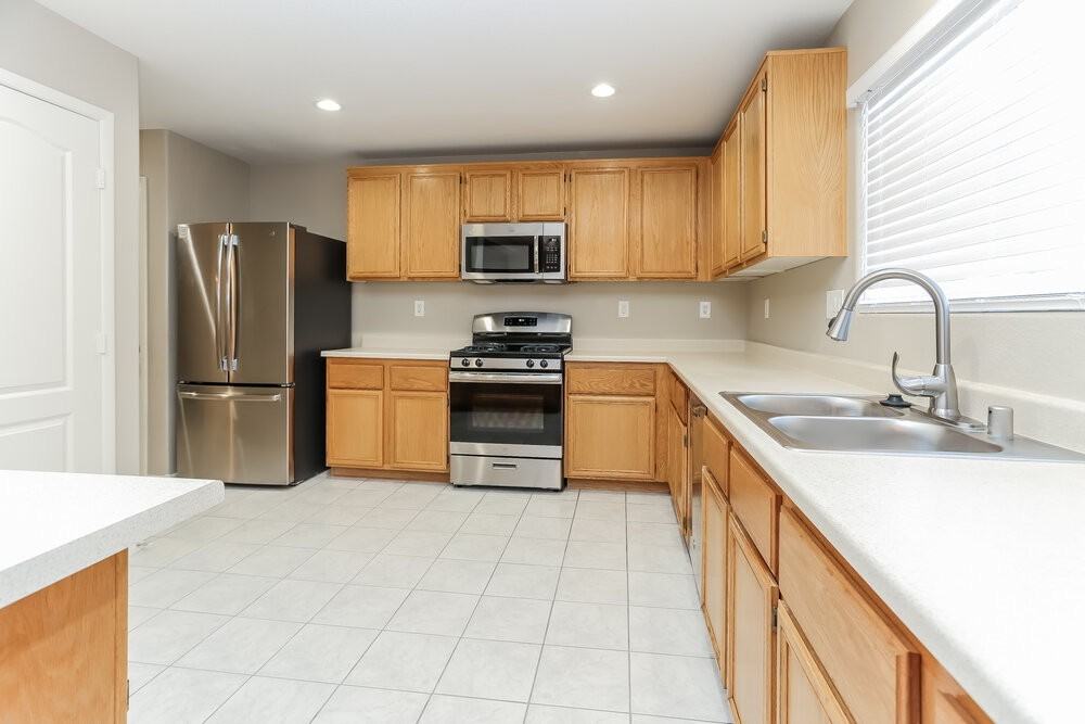 9132 Patrick Henry Ave - Photo 6 of 17