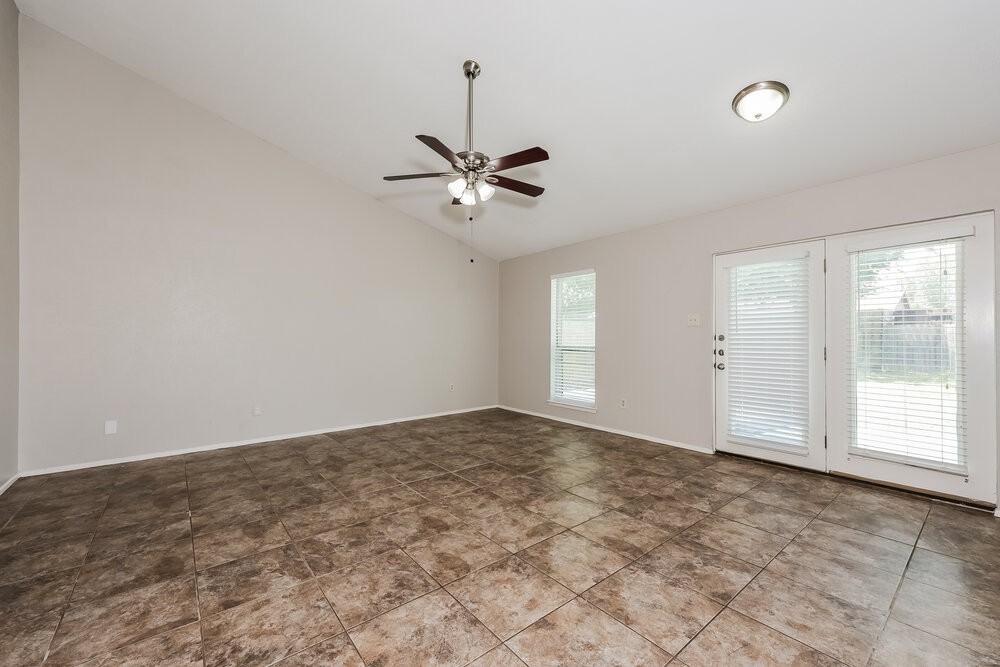 801 Annapolis Dr - Photo 3 of 16