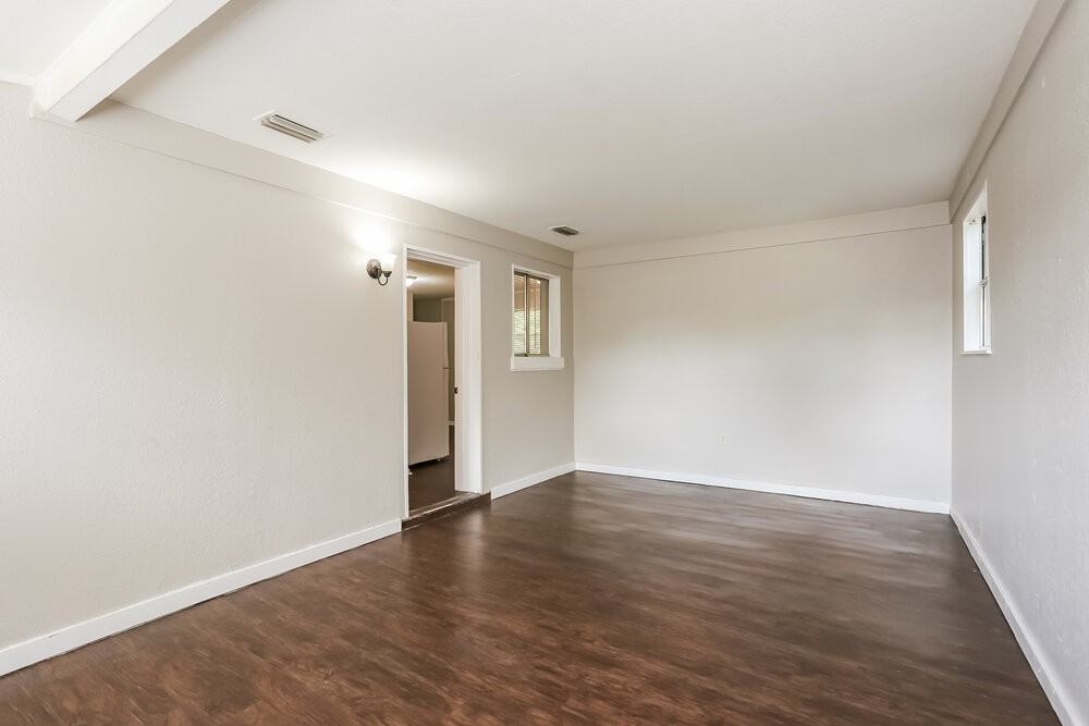6812 Hawkins Ct - Photo 4 of 25