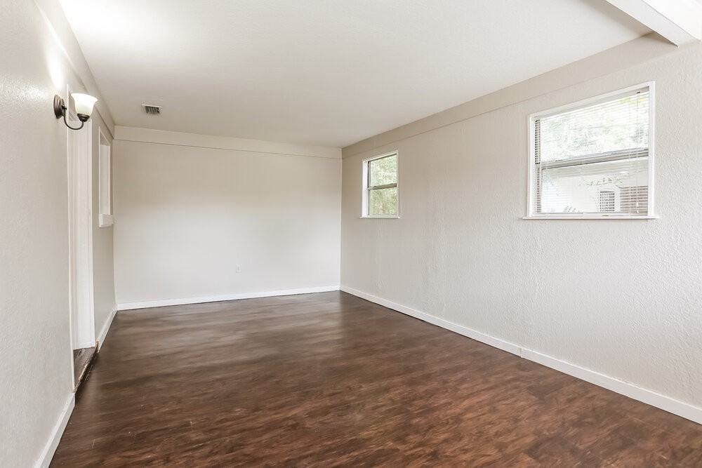 6812 Hawkins Ct - Photo 5 of 25