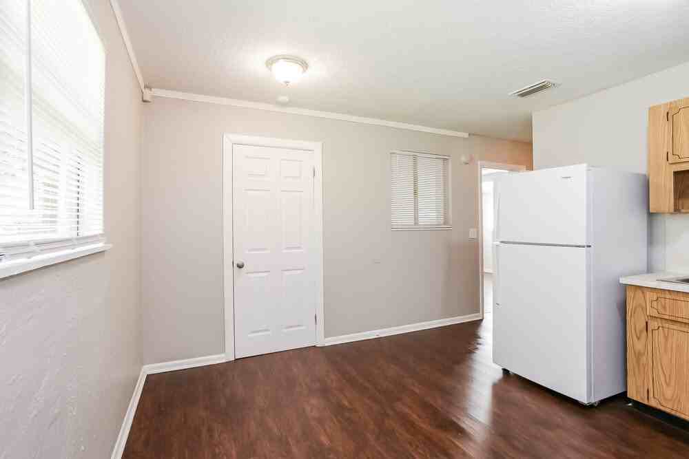 6812 Hawkins Ct - Photo 6 of 25