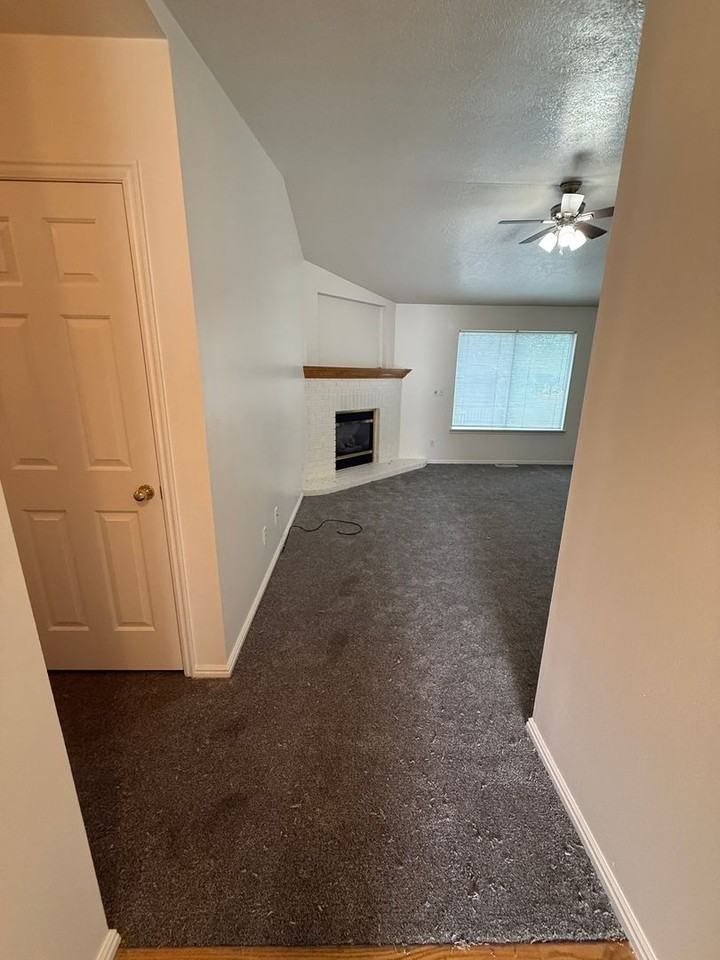 938 E 1420 N - Photo 5 of 30