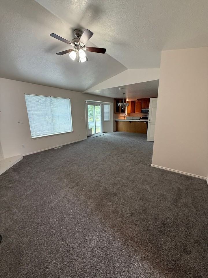 938 E 1420 N - Photo 6 of 30