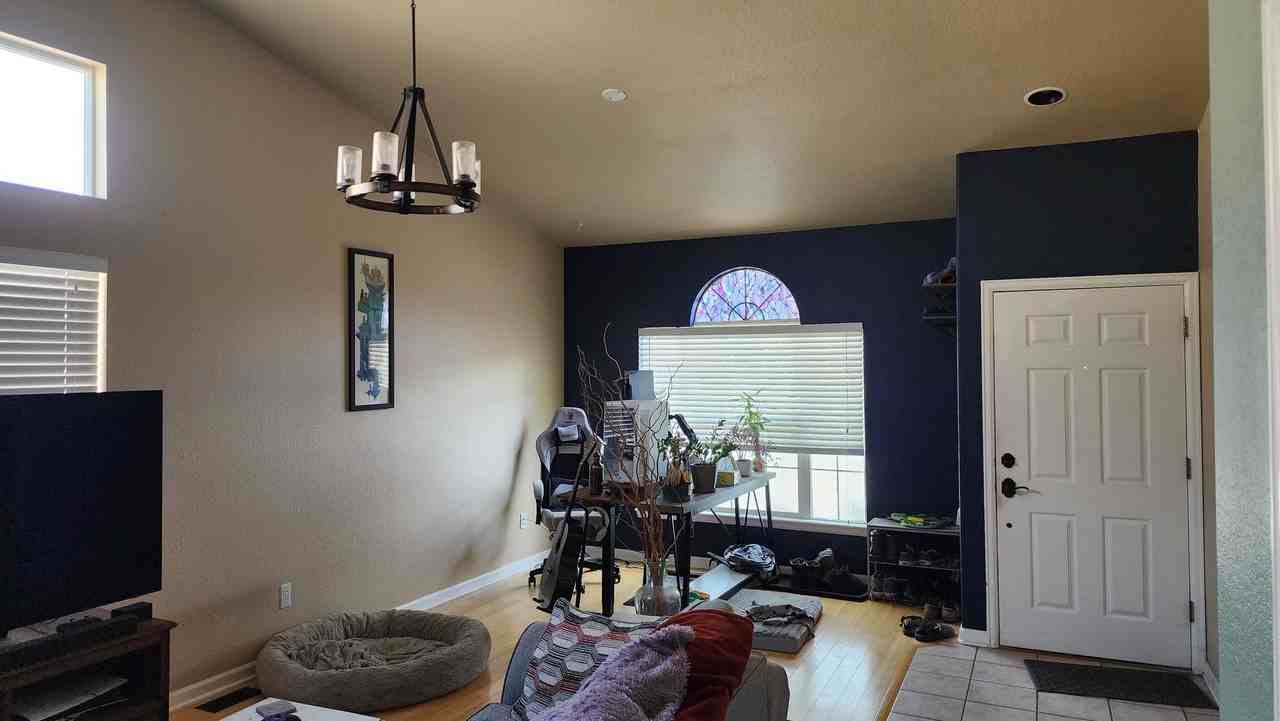 814 Timothy Dr - Photo 2 of 9