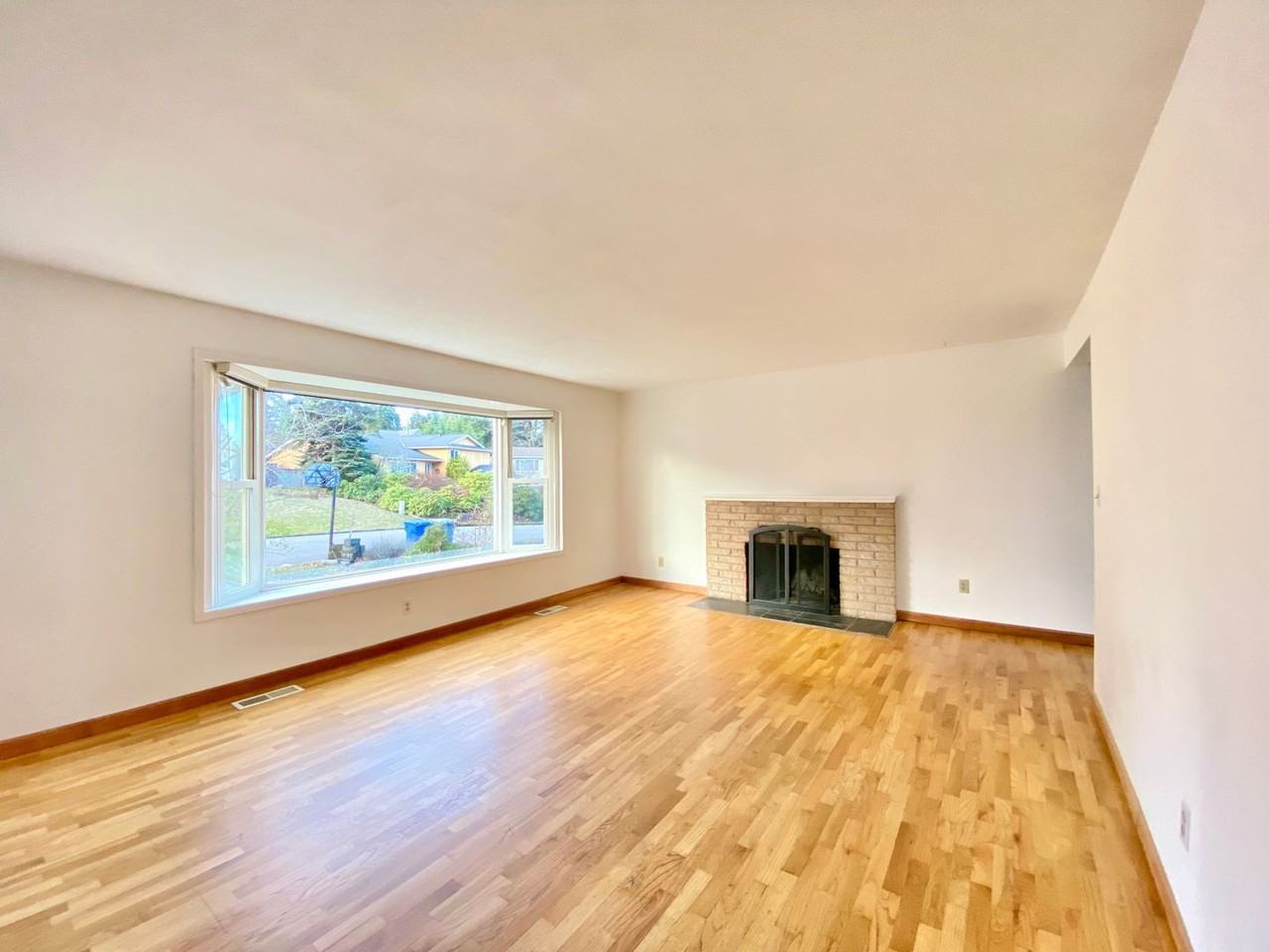 1524 172nd Pl Ne - Photo 2 of 17