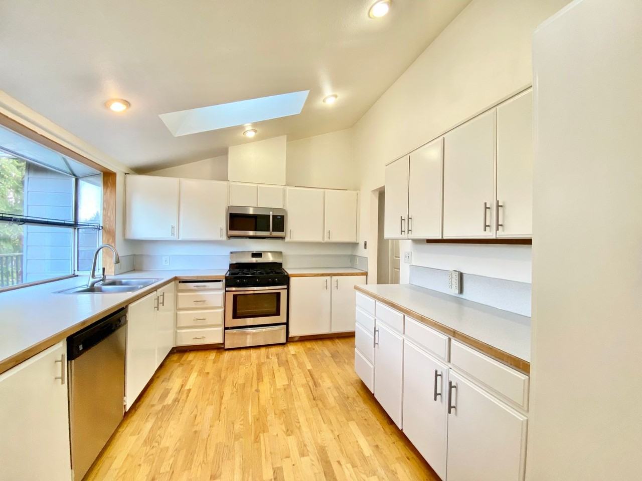 1524 172nd Pl Ne - Photo 4 of 17