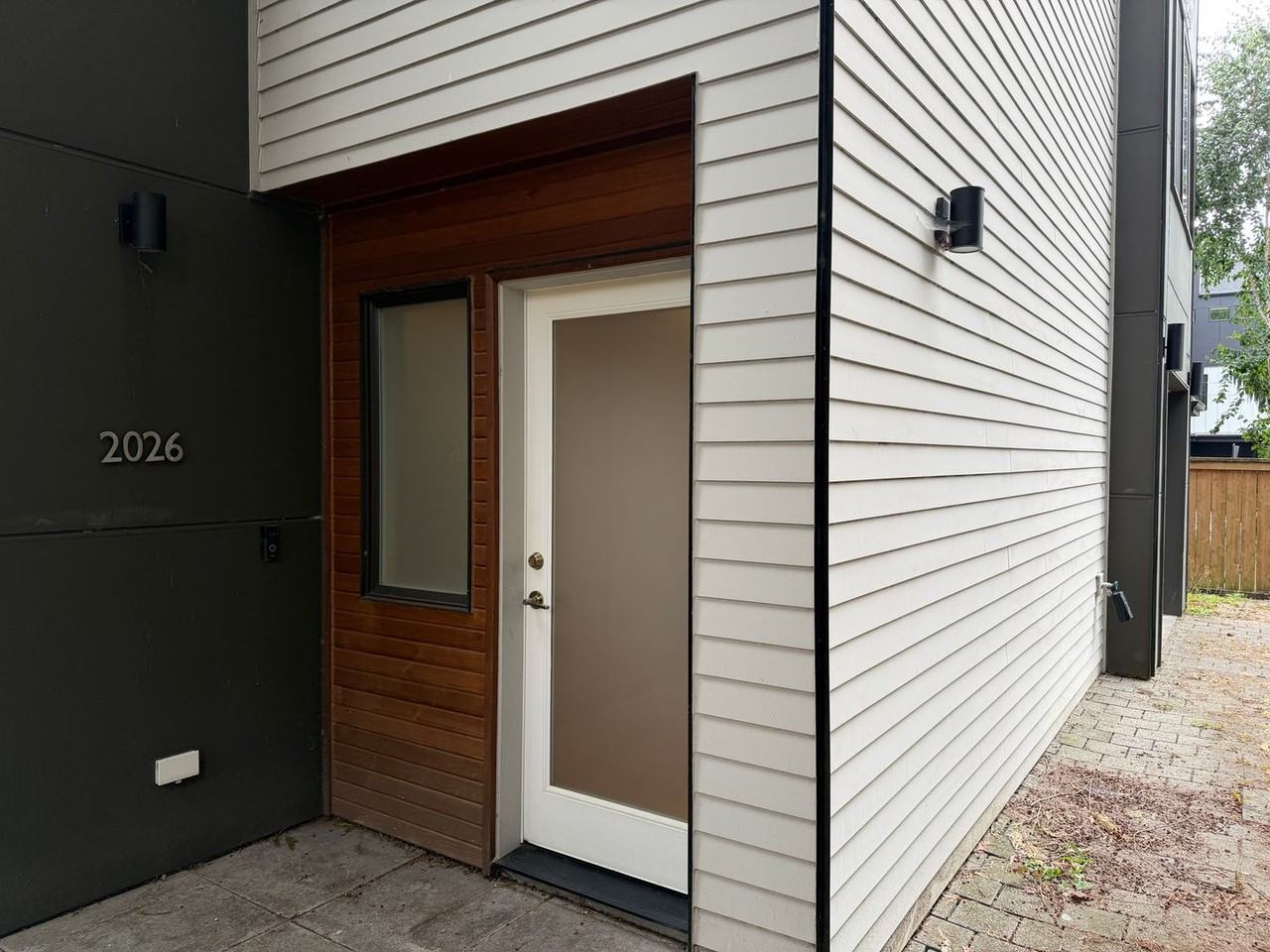 2026 Nw 62nd St - Photo 2 of 33