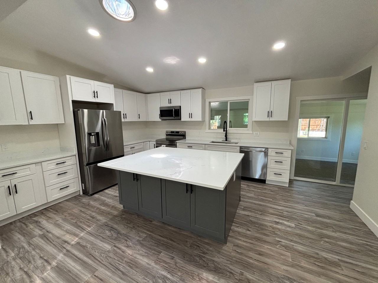 1091 E Mecham Ln - Photo 4 of 25