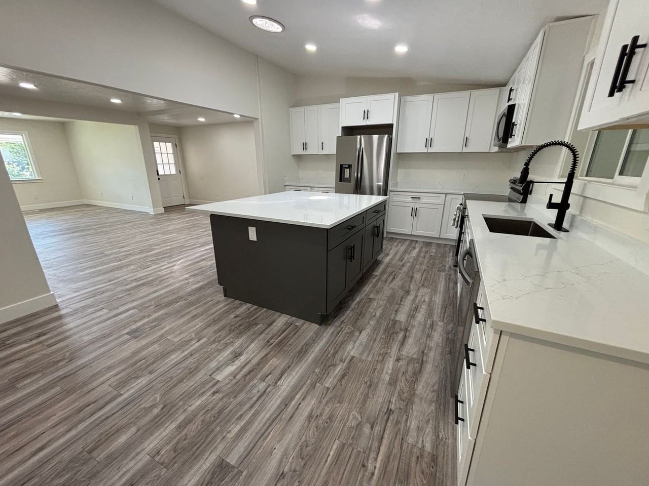 1091 E Mecham Ln - Photo 5 of 25