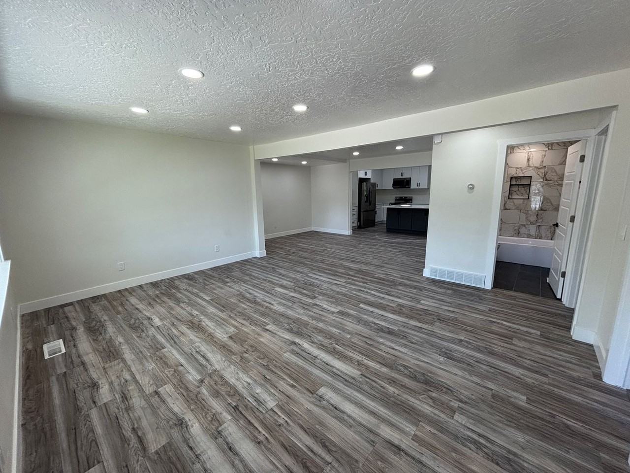 1091 E Mecham Ln - Photo 7 of 25