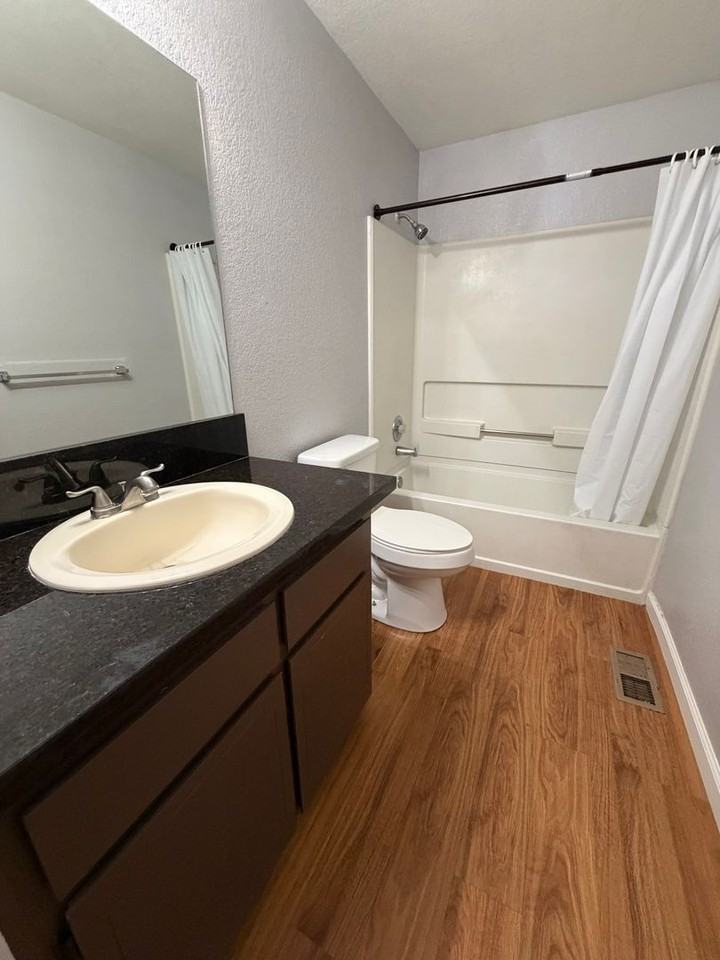 1279 Stanford Dr - Photo 5 of 12