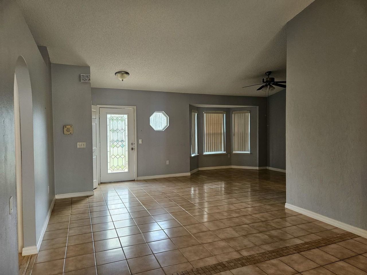 952 Trumbull St - Photo 3 of 20
