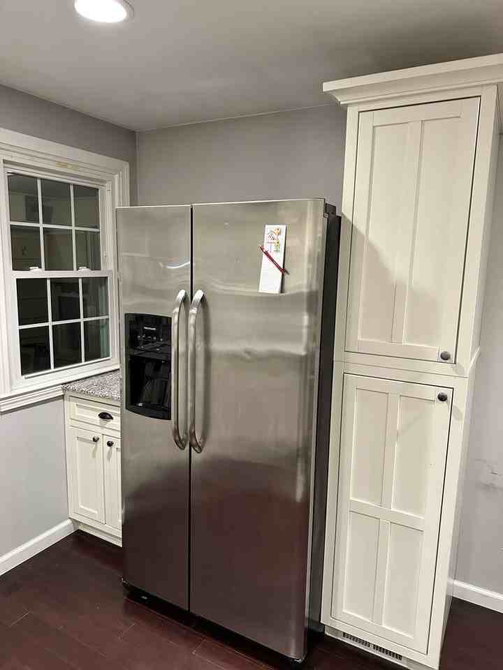 340 Granby Rd - Photo 6 of 33