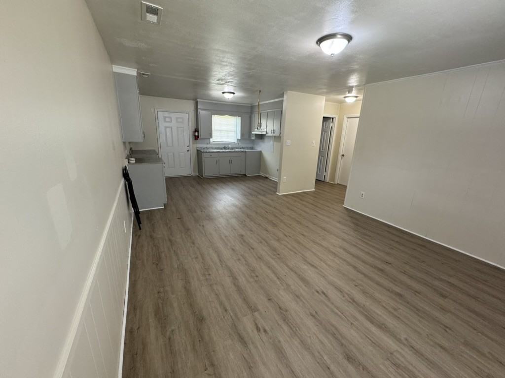 2830 Lynwood Dr #B - Photo 4 of 12