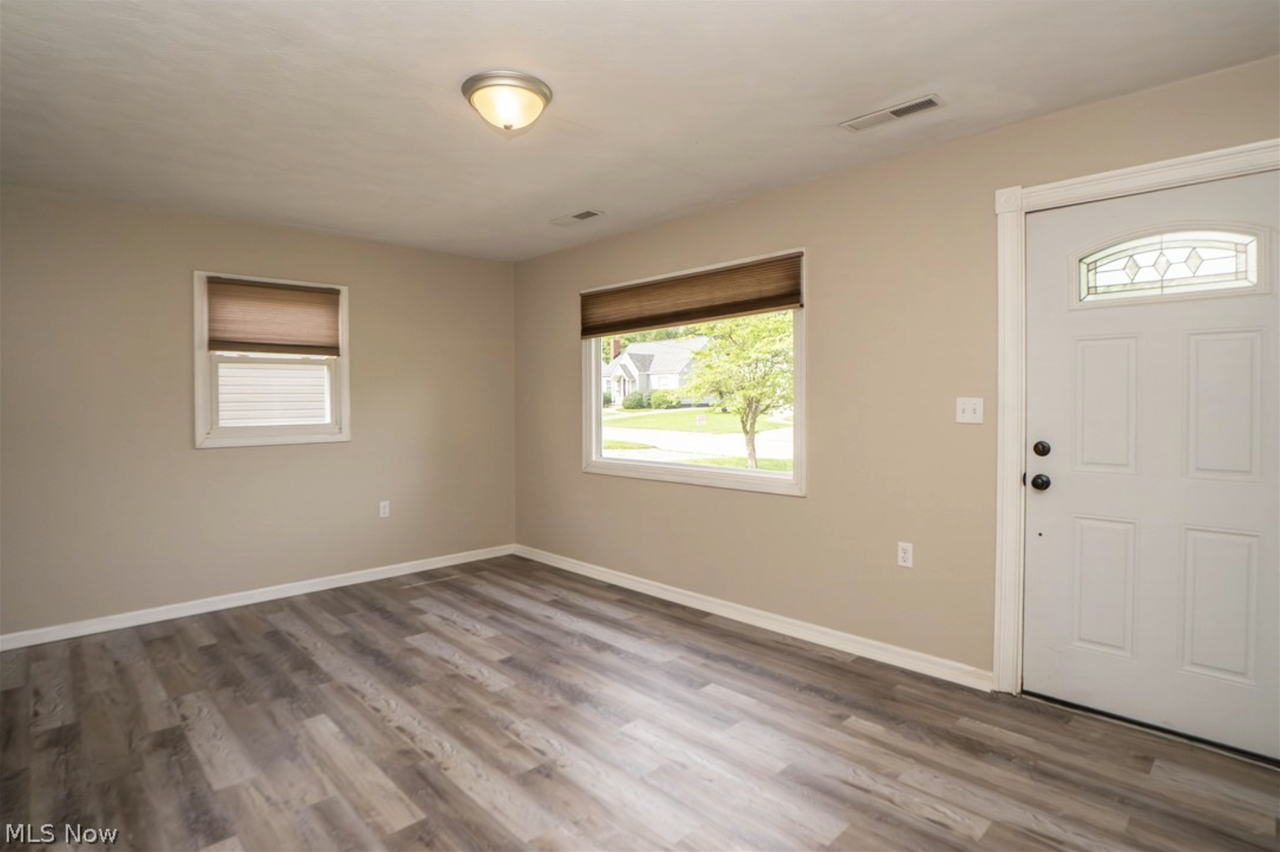 1060 Orchard Ave Ne #1060 - Photo 2 of 20