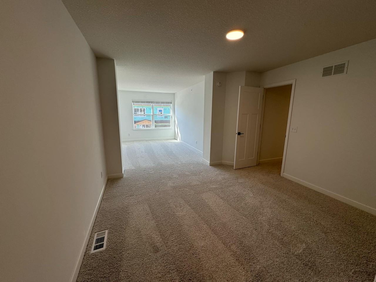 3042 Hemlock St - Photo 6 of 8