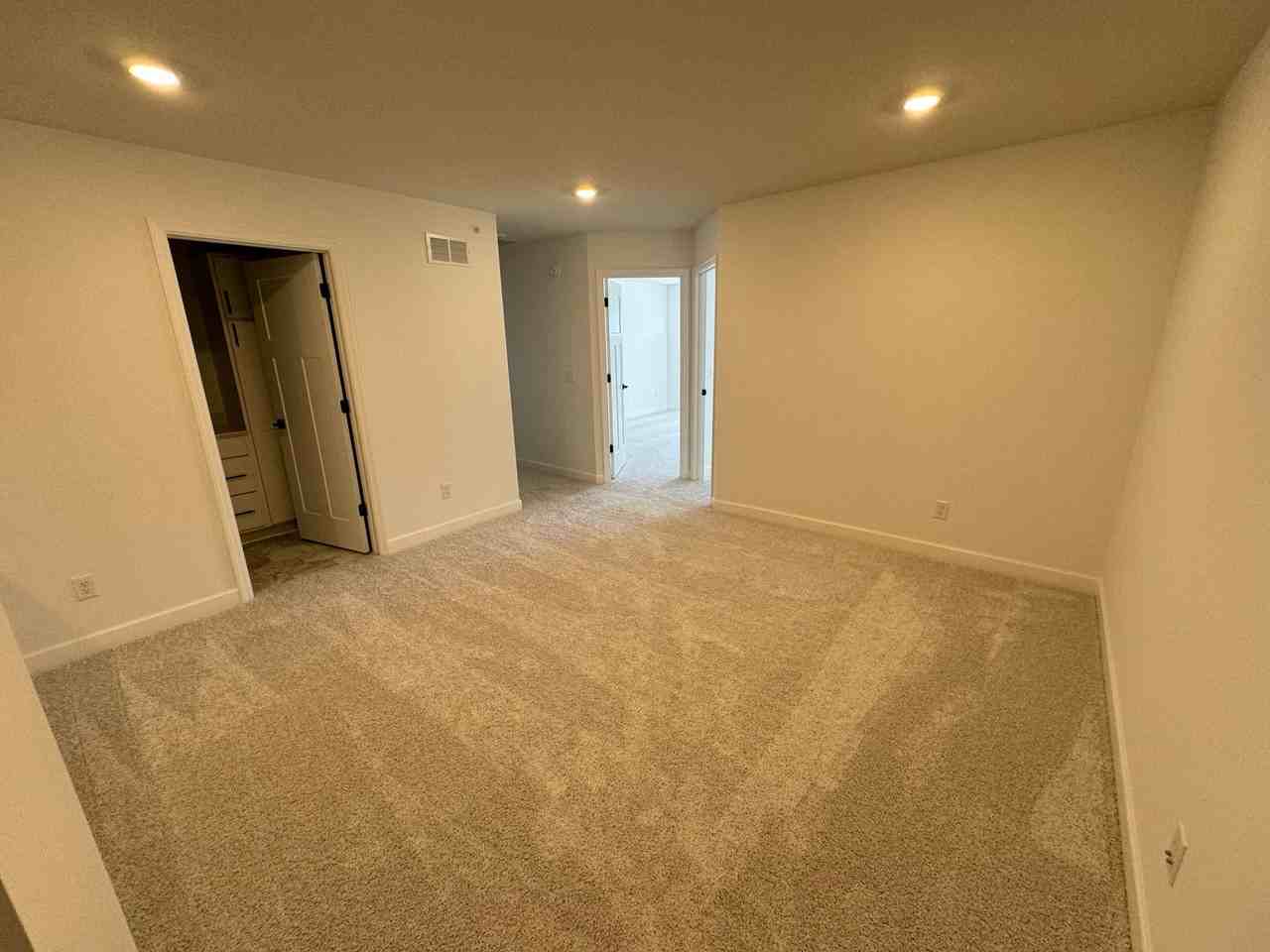 3042 Hemlock St - Photo 7 of 8