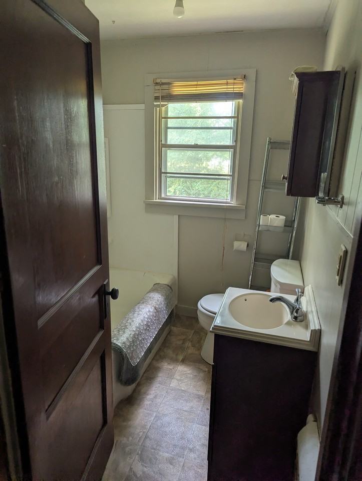519 E 4th St S #4thST - Photo 4 of 5