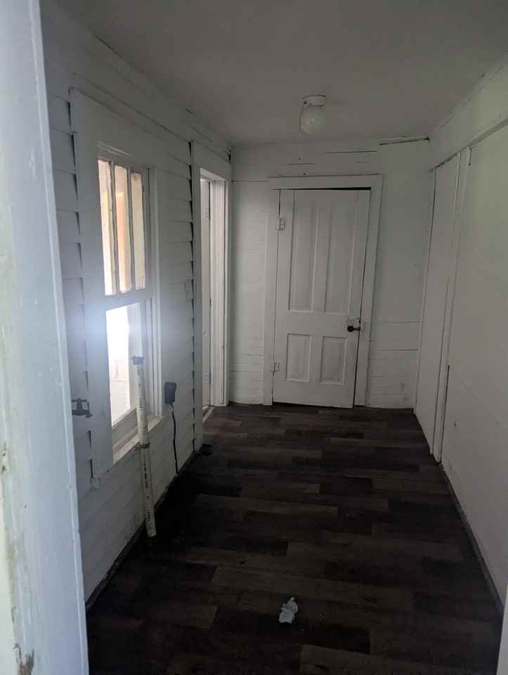 925 Moncrief St - Photo 2 of 5